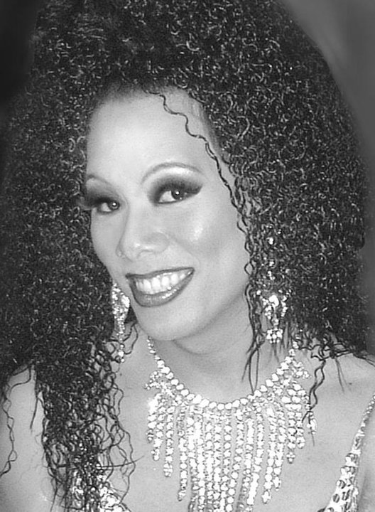 Phoenix Phyre, La Femme Magnifique International 2004 winner